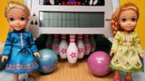 Bowling ! Elsa & Anna toddlers – American Girl doll – Barbie doll – fun game